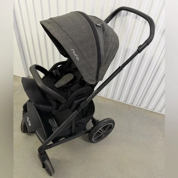 Nuna mixx Black and Gray Stroller in Excellent condition. - Picture 9 of 13